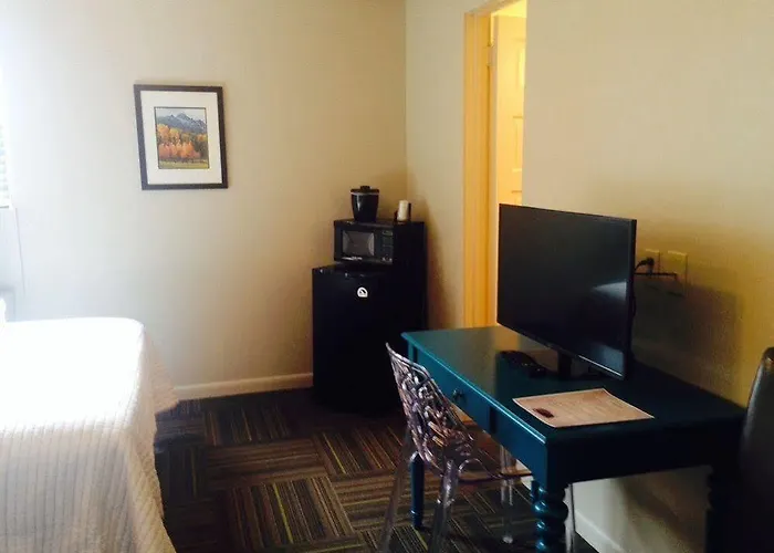 Hotel Labonte Douglas